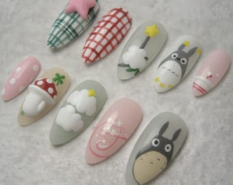 Inspiriert von meinem Nachbarn Totoro Drücken Sie auf die Nägel | Niedliches Ghibli Nail Art Set | Handbemalte Totoro Nägel | Anime Nagel