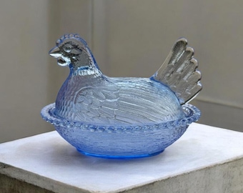 【送料無料】インディアンガラス 小物入れ ニワトリ Hen on Nest Vintage Indiana Glass Hen on Nest or Nesting Hen/chicken