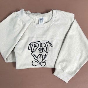 Personalisiertes Hand besticktes Hunde-Sweatshirt, Hundefoto bestickter Hoodie, Hundeliebhaber-Pullover, Geschenk für Tierliebhaber, Haustier-Stickerei-Pullover