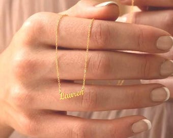 Namnhalsband, hänge i återvunnen mässing med justerbar lådkedja