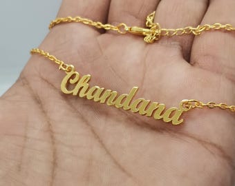 Anpassat namnhalsband, förgyllt, elegant hänge med justerbar kedja