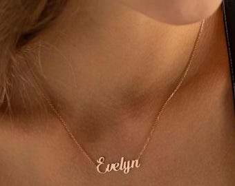 Namnhalsband i mässing, personligt hänge i återvunnet material med justerbar lådkedja