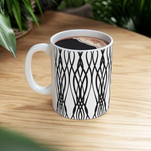 Minimalist Black and White Ceramic Mug: Modern Geometric Drinkware