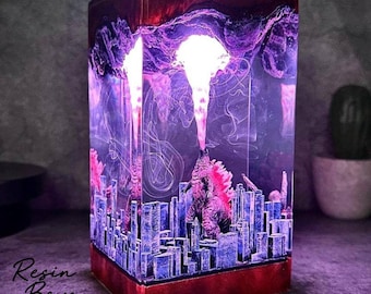 Lámpara de resina de Godzilla – Luz nocturna de epoxi hecha a mano con brillo colorido / Decoración para el hogar con monstruos de película / Regalo único para fans y coleccionistas