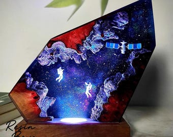 Lámpara de resina de astronauta, luz nocturna espacial, lámpara LED de madera de galaxia cósmica, lámpara de cielo nocturno de epoxi interestelar, regalo para papá o esposo.