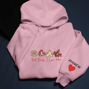 Pode incluir: Um conjunto de tr&ecirc;s canecas de cer&acirc;mica com acabamento manchado e fosco. As canecas s&atilde;o em tons de creme, cinza claro e cinza escuro. Cada caneca tem um design simples e minimalista.