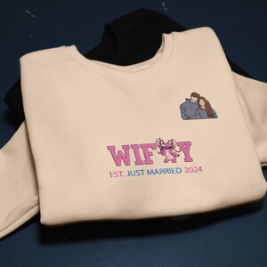 Puede incluir: Un juego de tres tazas de cer&aacute;mica con un acabado moteado y mate. Las tazas son en tonos crema, gris claro y gris oscuro. Cada taza tiene un dise&ntilde;o simple y minimalista y un asa redondeada.