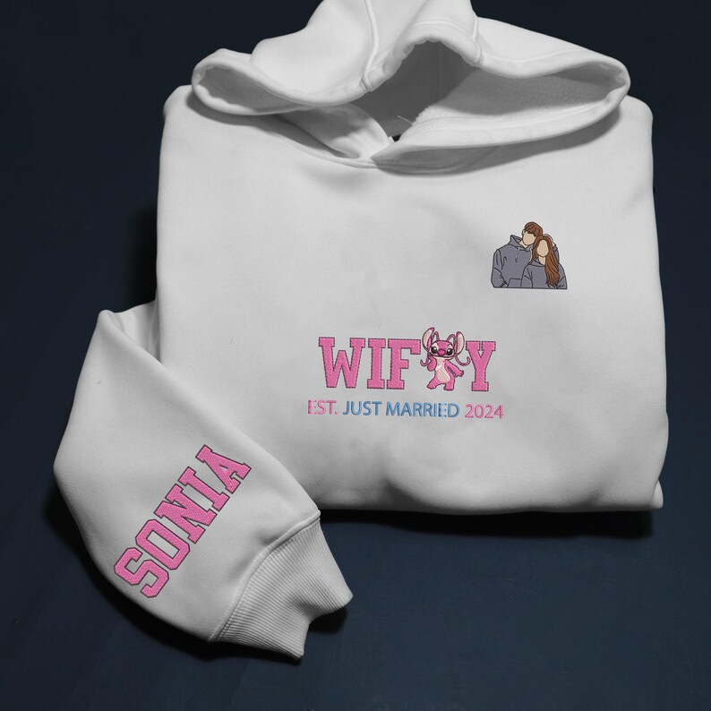 Puede incluir: Un juego de tres tazas de cer&aacute;mica con un acabado mate moteado. Las tazas son de color crema, gris claro y gris oscuro. Cada taza tiene un dise&ntilde;o simple y minimalista y un asa redondeada.