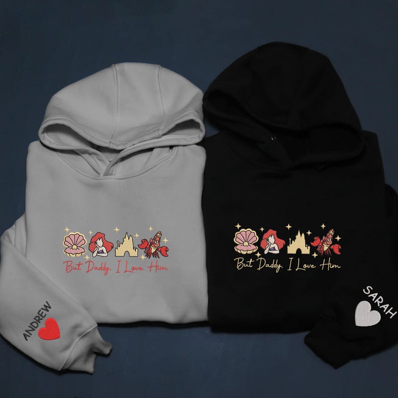 Pode incluir: Uma placa de madeira r&uacute;stica com o texto "Welcome to our home" em estilo manuscrito. A placa apresenta um acabamento desgastado e um design simples e convidativo, ideal para uma varanda ou entrada.