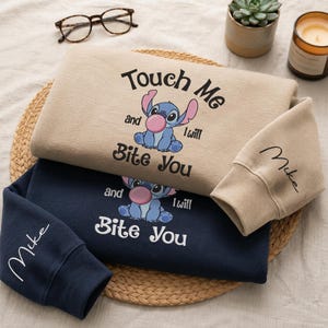 Broderad tröja med söm, Rör mig och jag kommer att bita dig broderad tröja, personligt broderi, personligt namn, personligt namn, gåvor