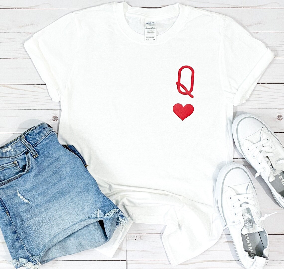 Queen of Hearts white graphic tee m