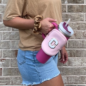 Pochette On The Go pour bouteilles d'eau et gobelets | sac banane | pochette zippée | sac étanche | portefeuille | brassard | porte-cartes | poche active