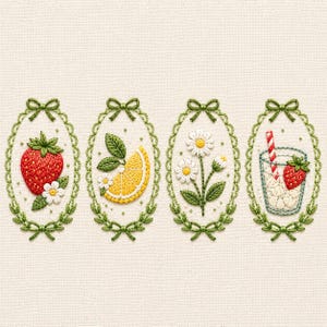 Pode incluir: Obra de arte bordada com quatro molduras ovais com laços e bordas verdes. Cada moldura contém um design diferente: um morango vermelho, uma fatia de limão, margaridas e uma bebida com um morango e um canudo.