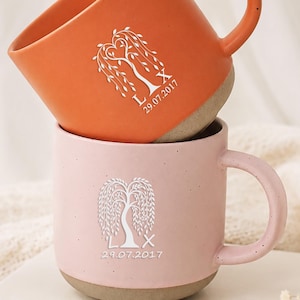Gegraveerde Willow jubileummok voor een echtpaar, gepersonaliseerde keramische huwelijksmok als cadeau voor hem, idee voor een persoonlijk jubileumcadeau