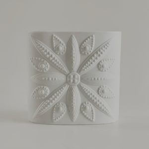 Weiße Biskuit Vase mit geometrischem Relief - Nanny Still für Heinrich
