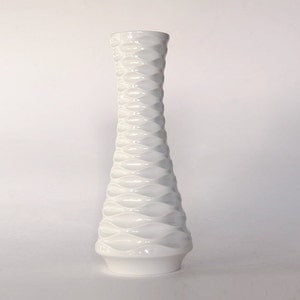 Mid Century Modernist Architectural White Porcelain Vase - Edelstein