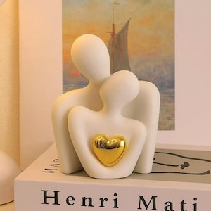 Romantic Couple Embrace Statue | Minimalist Pottery Lovers Figurine | Modern Love Sculpture Home Decor | Valentine’s Day Gift for Couples