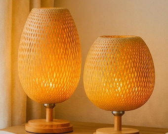 Lampe de table en bambou tressé à la main : style Japandi wabi-sabi, base en bois massif
