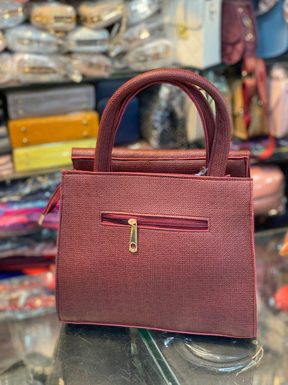Elegant Burgundy Textured Handbag - Stylish Tote for  display picture 3