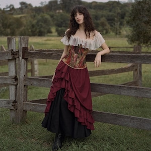 Renässans piratkostym | Blommig korsett med volangkjol | Gotisk krogklänning för tjeck | Dramatisk lajv-fantasy-cosplay