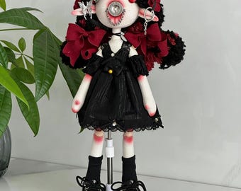 Boneca artesanal de algodão orgânico, com olhos de botão, um presente macio e natural para bebês.