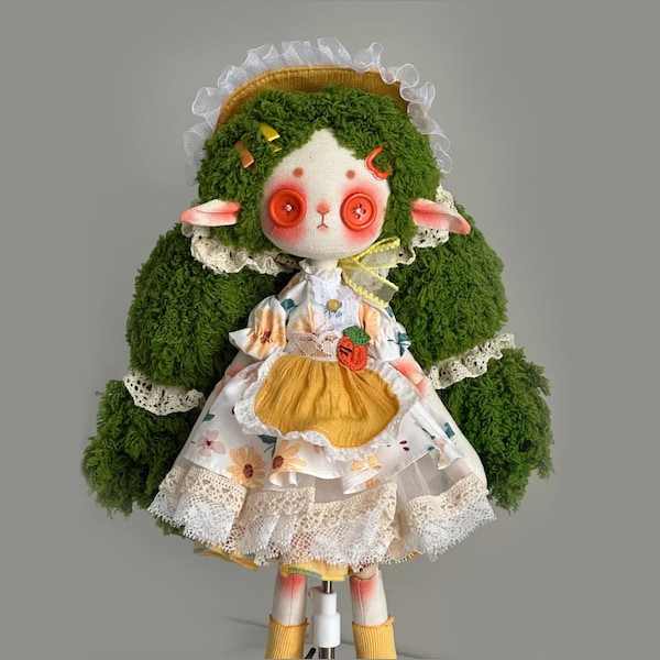 Handgemaakte waldorfpop – babypop van biologisch katoen met knoopogen