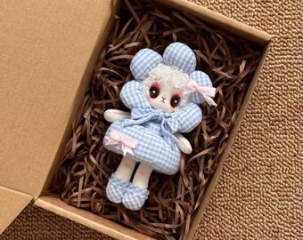 Boneca de cordeiro xadrez azul feita à mão: brinquedo de pelúcia de fantasia para presente