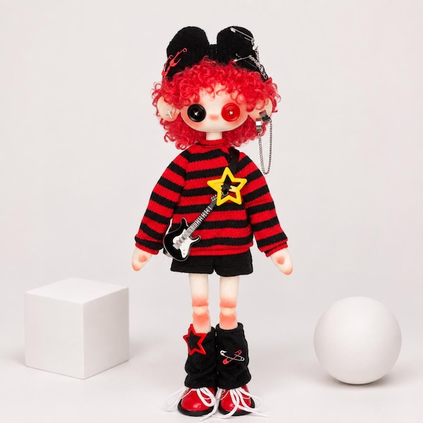 Handgemaakte punkpop, pop met rood haar, kunstpop met knoopogen, unieke stoffen pop, verzamelpop in rockstijl, schattig handgemaakt cadeau