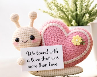 Caracol de crochet personalizado con concha de corazón y tarjeta con frase de amor, regalo de San Valentín hecho a mano para parejas, linda decoración amigurumi