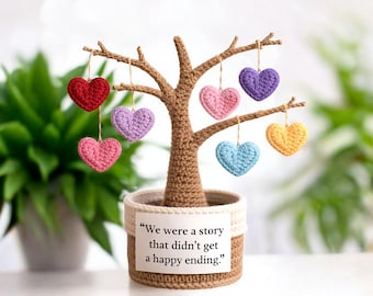 Árbol de corazón de crochet personalizado hecho a mano con cita, decoración minimalista y emotiva, regalo de San Valentín para ella, decoración artística para estanterías de escritorio.