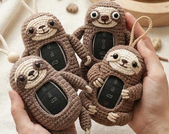 Funda para llavero de perezoso hecha a mano a crochet, linda funda protectora para llave de coche amigurumi para mujeres, regalo kawaii para amantes de los perezosos, detalle para rellenar calcetines navideños para ella.