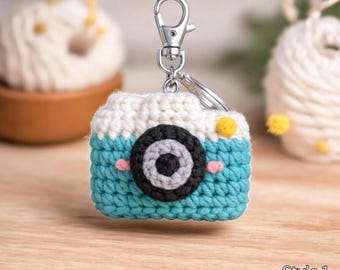 Llavero de cámara de ganchillo, dije para cámara, mini llavero para cámara, accesorio para cámara de punto, bonito colgante de cámara de hilo, llavero de regalo para fotografía