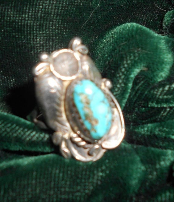 Size 6 Hand Made Stone Ring Bisbee Turquoise Dead Pawn Navajo Peyote Button Detail Vintage 40s Native American Silver Jewelry