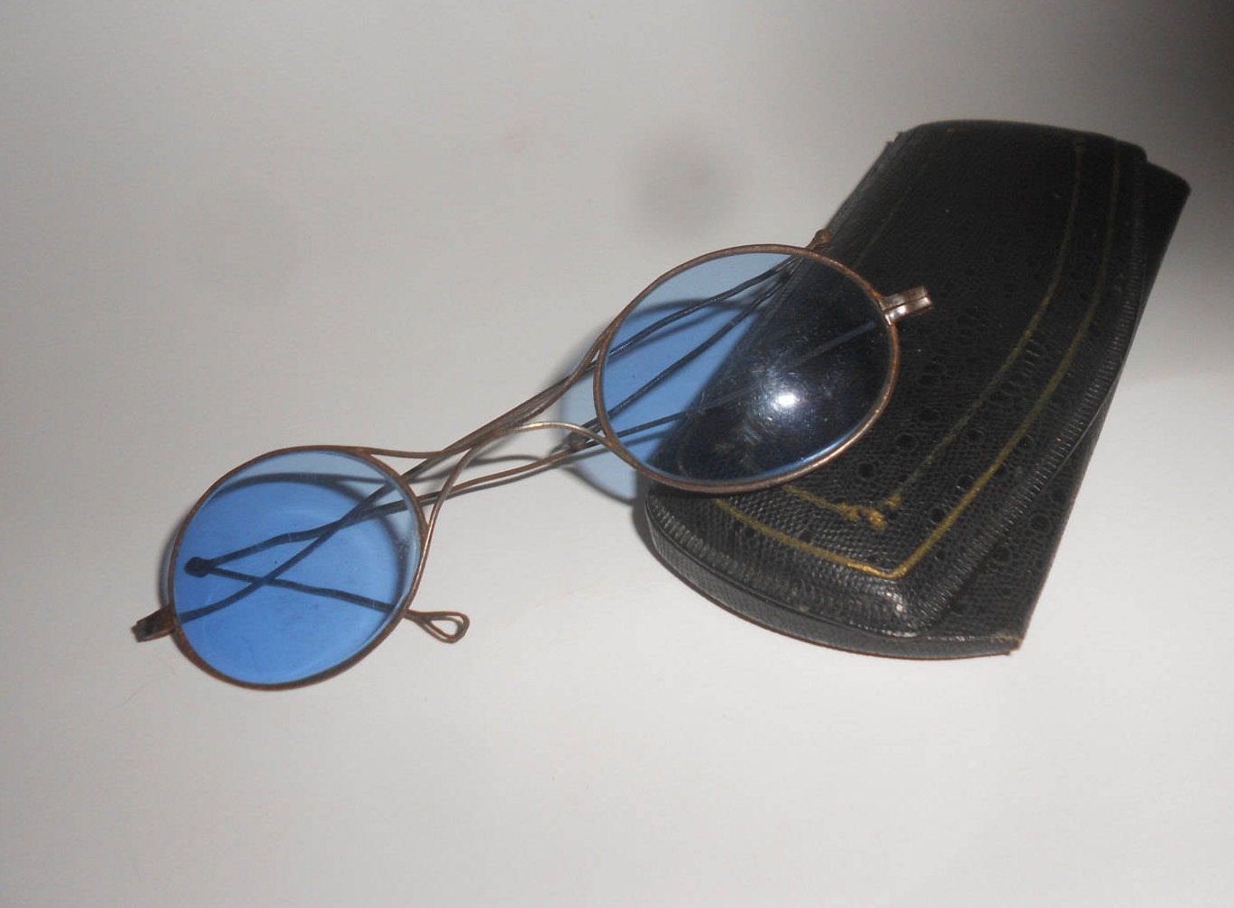 Zouk Mughal Motif Hardshell Eyewear Case for Glasses, Sunglasses