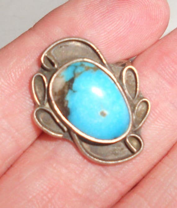 Size 6 Hand Made Stone Ring Bisbee Turquoise Dead Pawn Navajo Peyote Button Detail Vintage 40s Native American Silver Jewelry