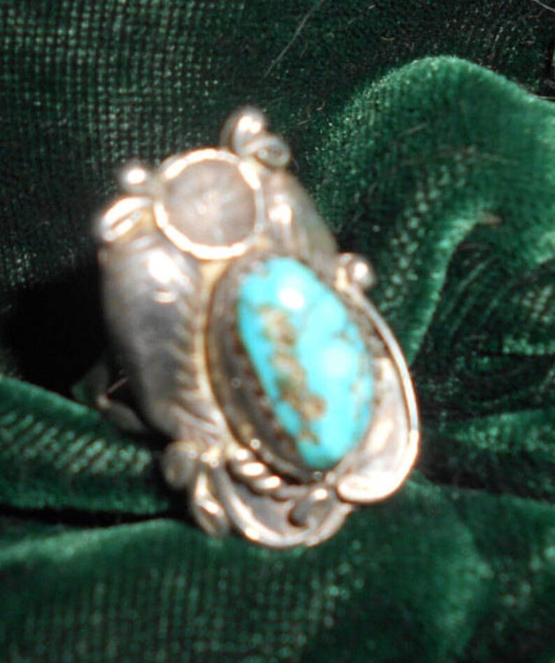 Size 6 Hand Made Stone Ring Bisbee Turquoise Dead Pawn Navajo Peyote Button Detail Vintage 40s Native American Silver Jewelry