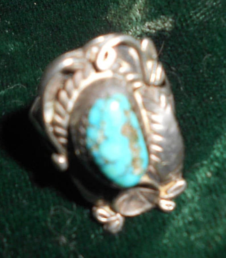 Size 6 Hand Made Stone Ring Bisbee Turquoise Dead Pawn Navajo Peyote Button Detail Vintage 40s Native American Silver Jewelry