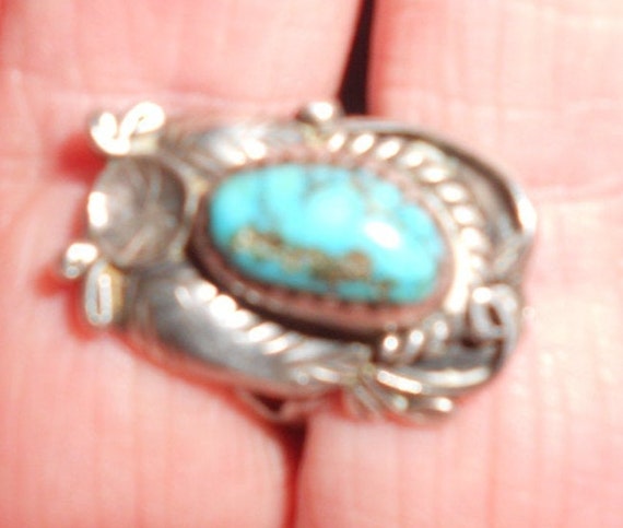 Size 6 Hand Made Stone Ring Bisbee Turquoise Dead Pawn Navajo Peyote Button Detail Vintage 40s Native American Silver Jewelry