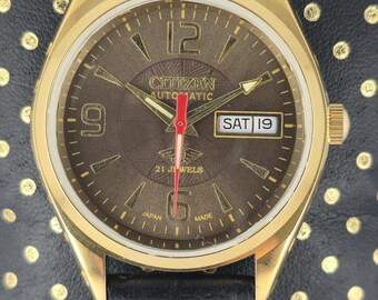 Orologio da polso da uomo Citizen Vintage di lusso, automatico, con quadrante marrone, Cal. 8200 / 21 rubini / Indicatore di giorno e data / Forma rotonda / Cinturino in pelle
