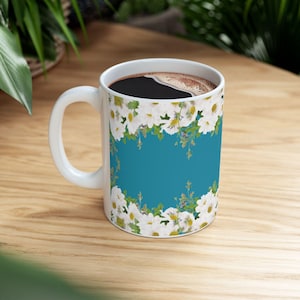 Floral Ceramic Coffee Mug: Green & White Flower Design.