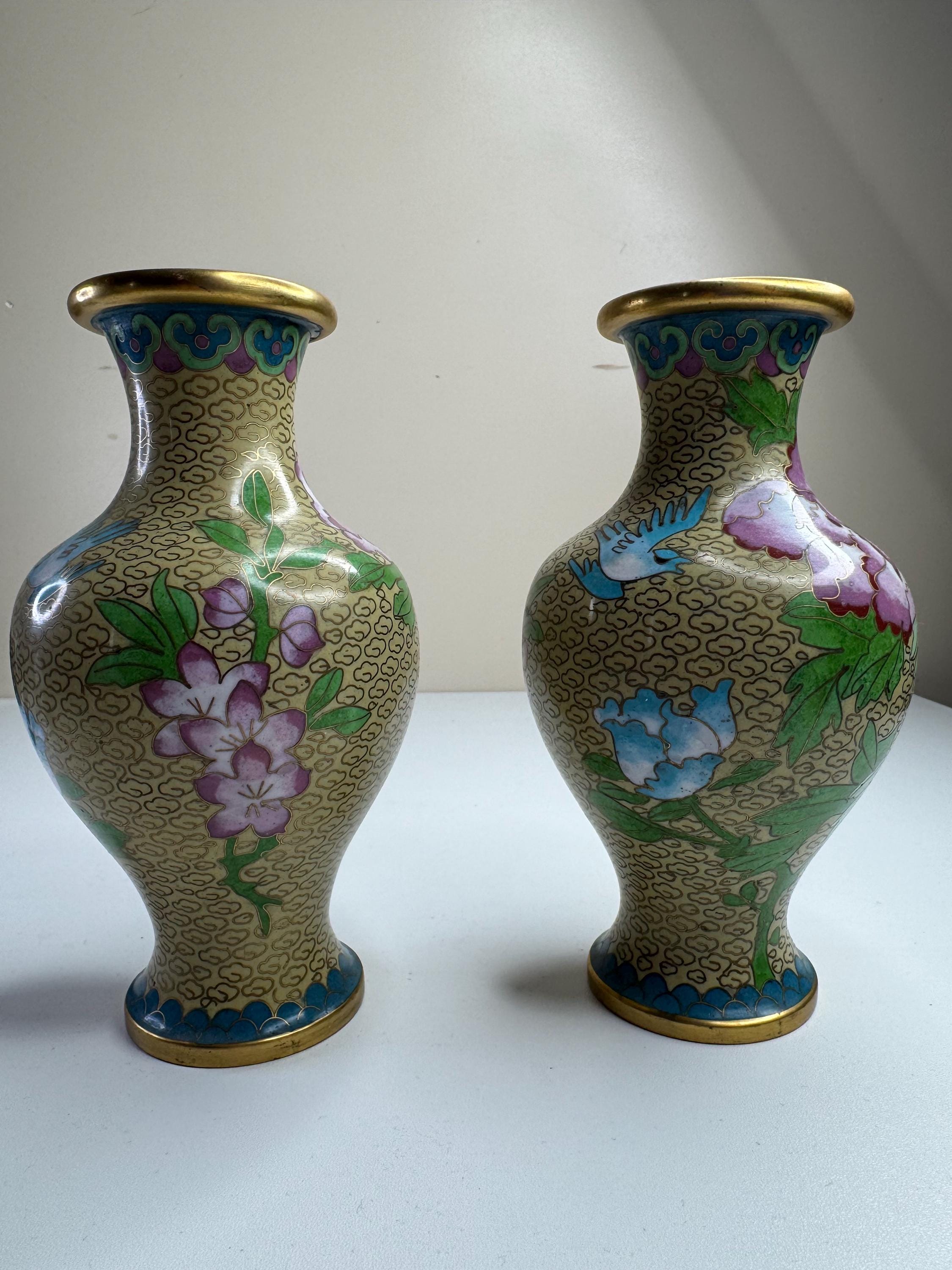 七宝焼花瓶 花と鳥の絵柄 ヴィンテージ七宝焼き花瓶ペア – 花と鳥のデザイン、装飾的な