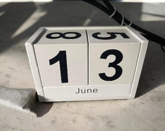 Wooden Block Perpetual Desk Calendar: White Home Office Decor