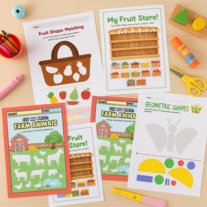 Peut inclure: Ensemble de feuilles d'activités éducatives pour enfants, avec des illustrations colorées et du texte. Les feuilles abordent des sujets tels que l'association des formes de fruits, un magasin de fruits, des animaux de la ferme et des formes géométriques.