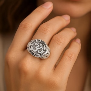 925 Sterling Silver Om Ring – Spiritual Yoga Jewelry, Meditation Ring, Hindu Om Symbol Ring for Men & Women, Boho Statement Ring, Gift Ring