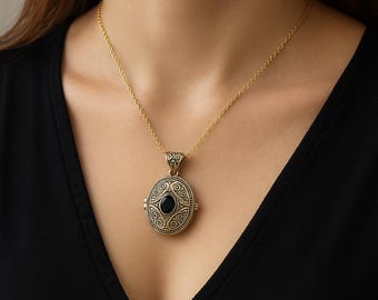 Collar con colgante de medallón de veneno vintage, piedra preciosa de ónix negro, joyería antigua, medallón de recuerdo gótico steampunk, regalo para mujer