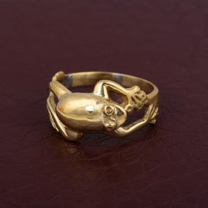 Brass Frog Ring, Handmade Adjustable Animal Ring for Men & Women, Nature-Inspired Whimsical Jewelry, Boho Amphibian Statement Ring Gift