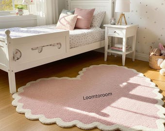 Alfombra de lana tejida a mano con forma de corazón / Alfombra rosa con borde festoneado para guardería, sala de juegos o alfombra de felpa suave.