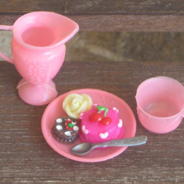 Vintage Barbie Blythe Strawberry Shortcake Doll Dolly Dishes Soft Pink Tea Cup Spoon Cakes Creamer Made in Hong Kong