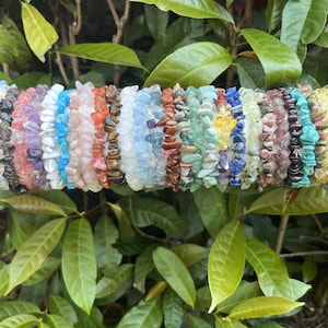 Boho-kristallen chip armband, natuurlijke edelsteen kralen sieraden, stapelbaar polsaccessoire, handgemaakt cadeau voor haar, alledaagse stijl