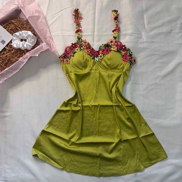 Fee Grün Floral Satin Slip Kleid Dessous l BENUTZERDEFINIERTE GRÖßE VERFÜGBAR l Personalisierbar, Geschenk l Festival, Date Night, Party, Brautjungfer